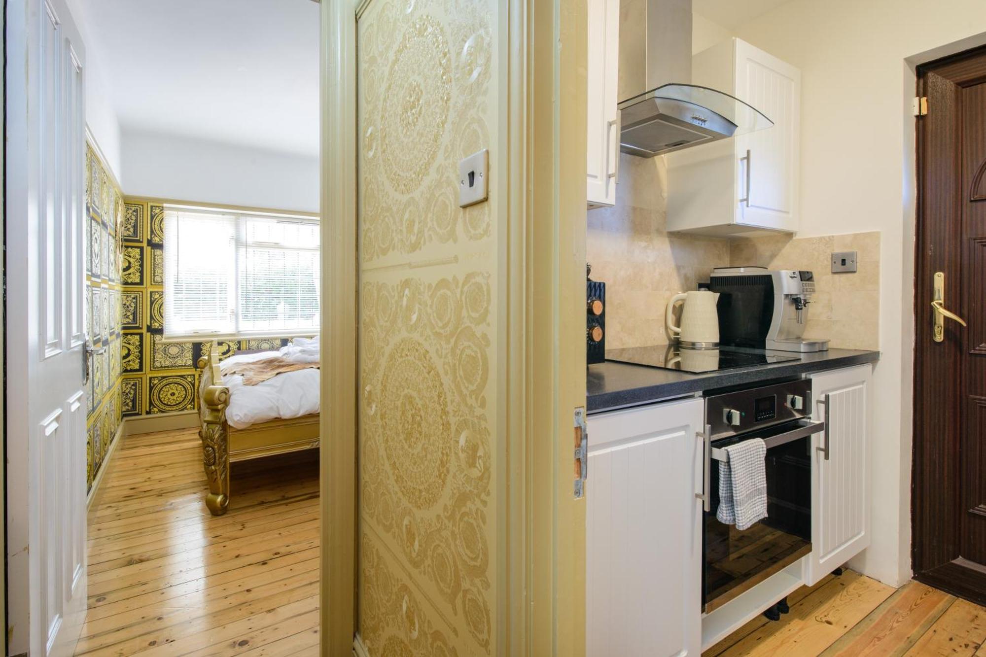 Deluxe 4 Or 5 Bed House With Hot Tub, Cinema Room Sleeps 15 Саффрон-Уолден Экстерьер фото