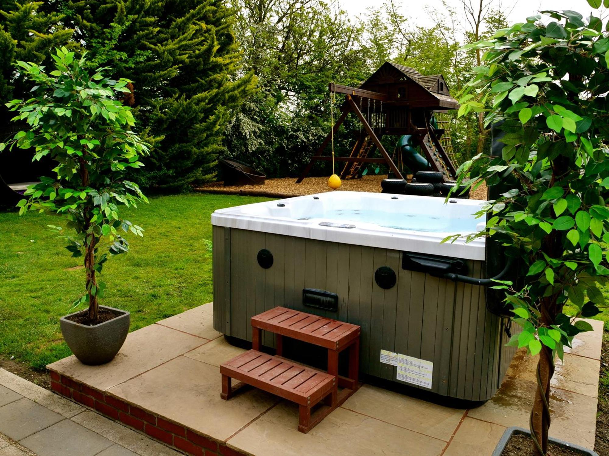 Deluxe 4 Or 5 Bed House With Hot Tub, Cinema Room Sleeps 15 Саффрон-Уолден Экстерьер фото