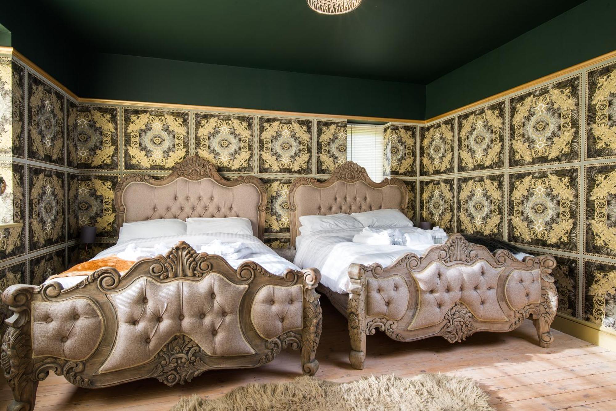 Deluxe 4 Or 5 Bed House With Hot Tub, Cinema Room Sleeps 15 Саффрон-Уолден Экстерьер фото
