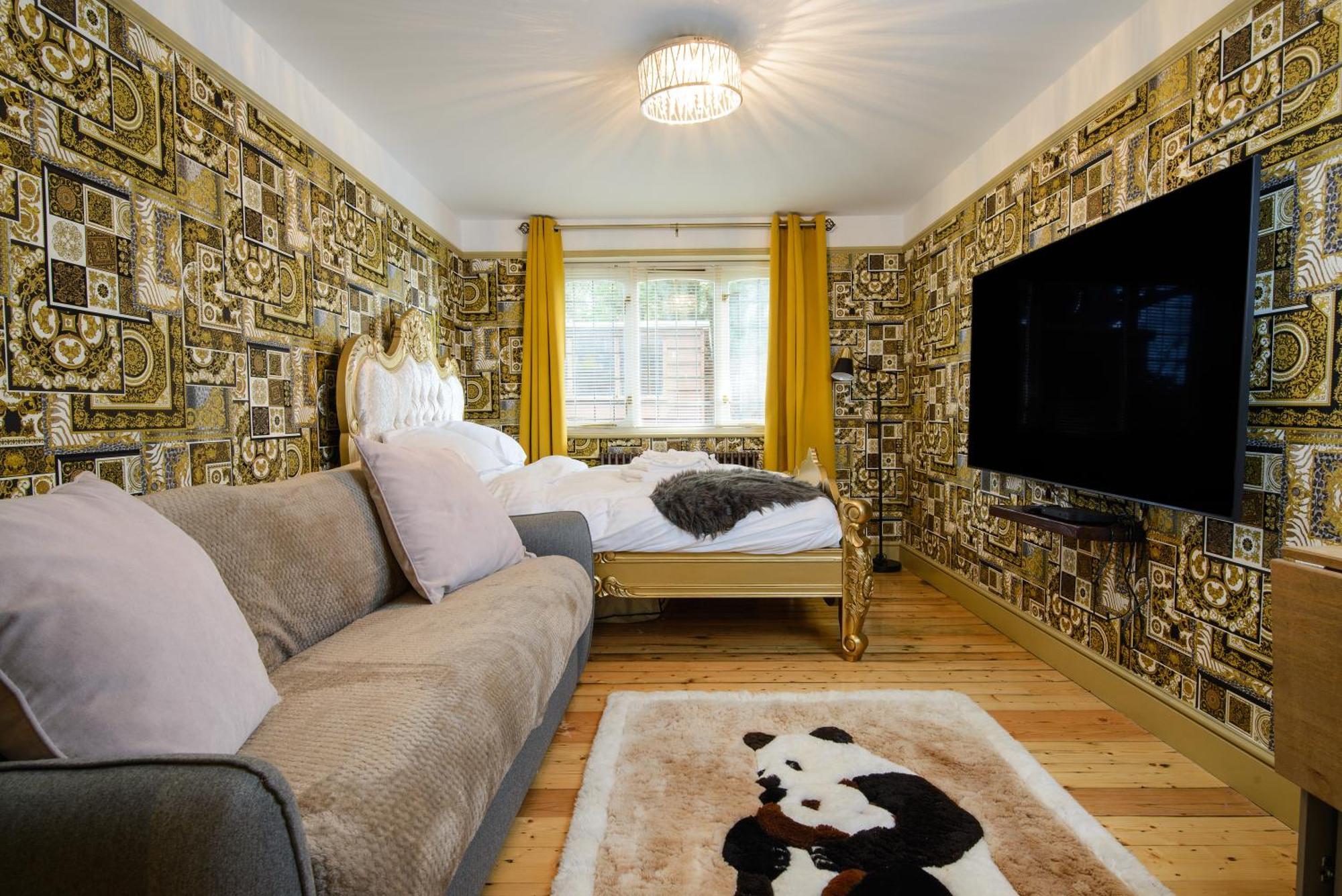 Deluxe 4 Or 5 Bed House With Hot Tub, Cinema Room Sleeps 15 Саффрон-Уолден Экстерьер фото