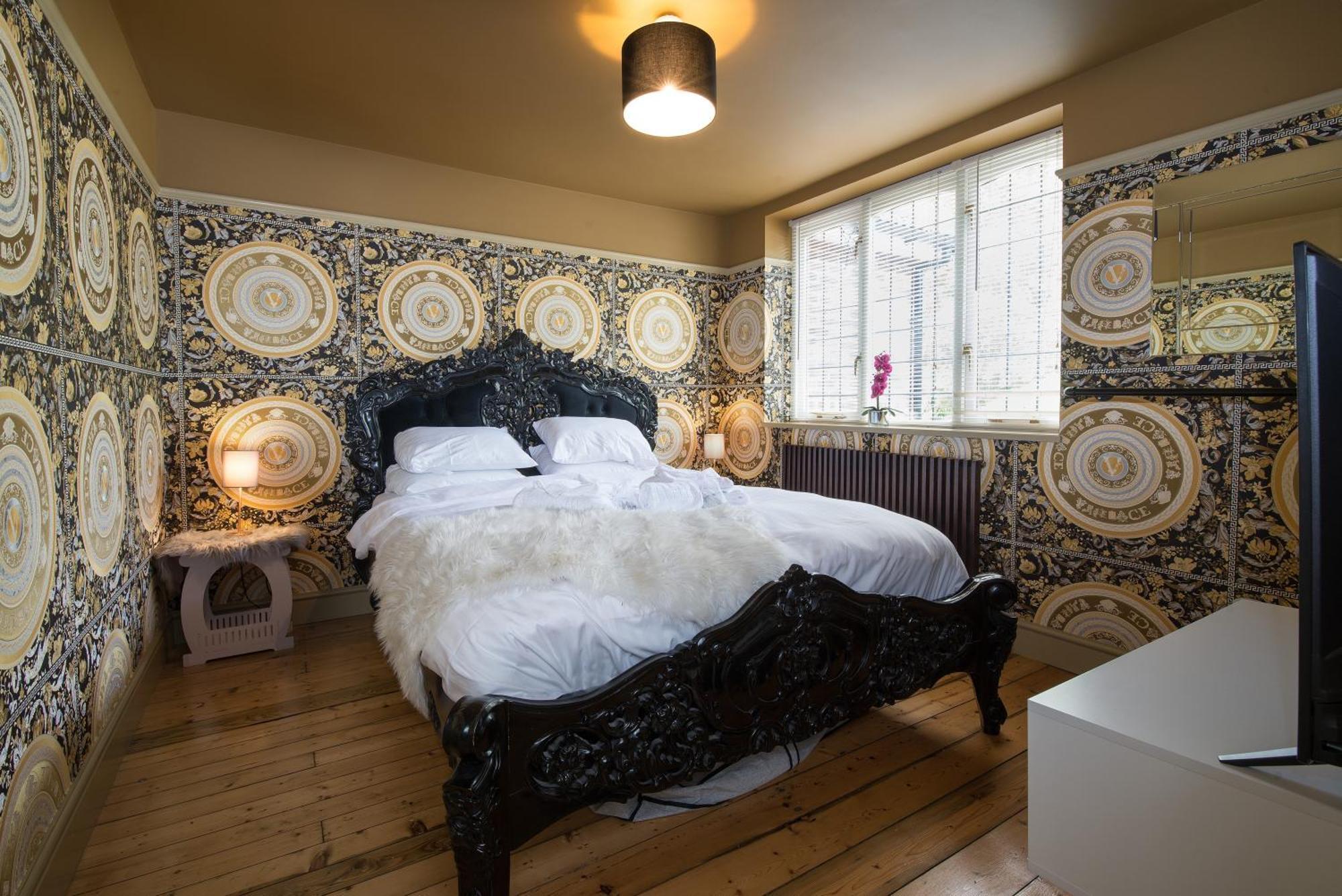 Deluxe 4 Or 5 Bed House With Hot Tub, Cinema Room Sleeps 15 Саффрон-Уолден Экстерьер фото