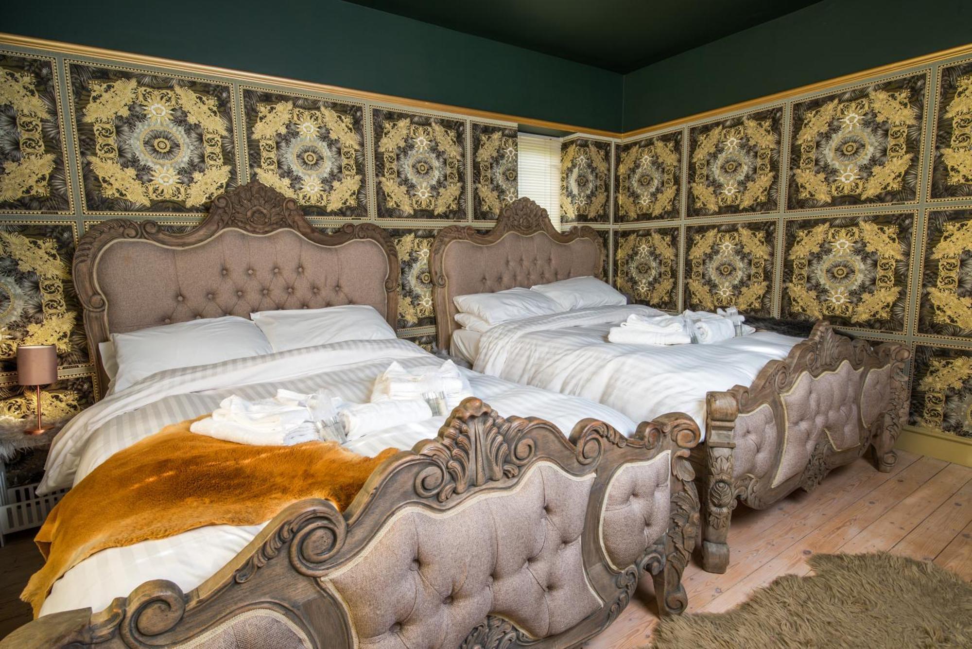 Deluxe 4 Or 5 Bed House With Hot Tub, Cinema Room Sleeps 15 Саффрон-Уолден Экстерьер фото