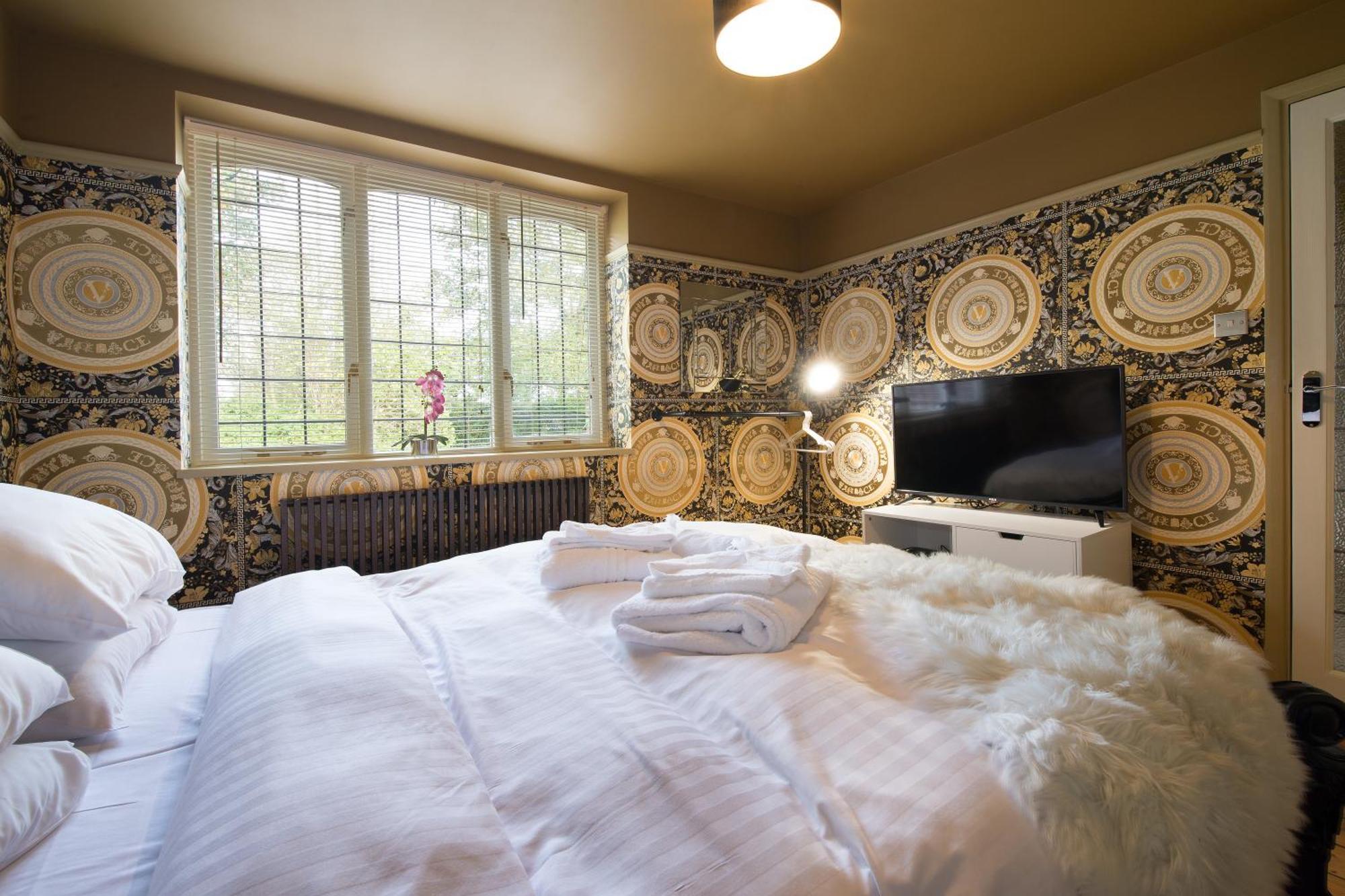 Deluxe 4 Or 5 Bed House With Hot Tub, Cinema Room Sleeps 15 Саффрон-Уолден Экстерьер фото